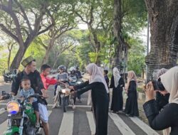 Forum Anak Kota Sabang Bagikan 250 Paket Takjil di Depan Kantor Wali Kota