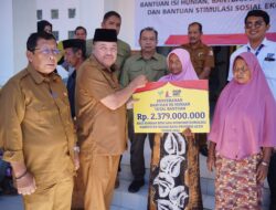 Bupati TRK Serahkan Bantuan Sosial Rp9,8 Miliar bagi Korban Bencana di Beutong Ateuh Banggalang