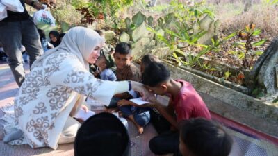 Mudik ke Seunuddon, Kak Na Santuni Anak Yatim dan Ziarah ke Makam Keluarga
