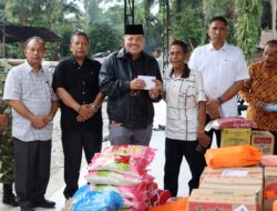 Kunjungi Korban Kebakaran di Darul Makmur, Bupati TRK Serahkan Bantuan Masa Panik