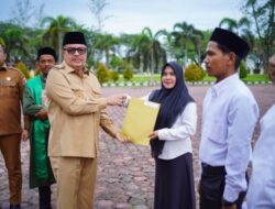 Lantik 500 Tuha Peut, Bupati TRK Tekankan Sinergi dengan Keuchik dan Pelayanan Masyarakat