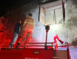 Kebakaran Hanguskan Dua Ruko di Jalan Soekarno Hatta, Enam unit Mobil Pemadam Dikerahkan