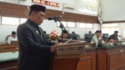 Bupati Aceh Besar Sampaikan Raqan Penyertaan Modal PDAM Tirta Mountala di Rapat Paripurna DPRK
