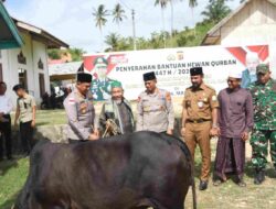 Kapolda Aceh Serahkan Hewan Kurban Untuk Dayah Al Maimanah Aceh Timur