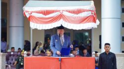 Pimpin Upacara Hardiknas 2026, Bupati TRK Serahkan Penghargaan bagi Siswa Berprestasi