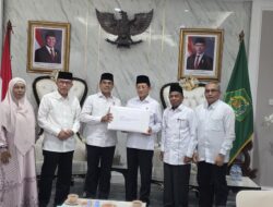 Rektor UIN Ar-Raniry Serahkan Berkas Empat Calon Rektor ke Menteri Agama