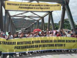 Warga Gelar Aksi Unjuk Rasa Tolak Segala Jenis Ijin Pertambangan di Beutong Ateuh Banggalang
