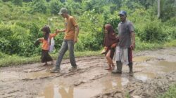Pasca Bencana, Warga Beutong Ateuh Keluhkan Kondisi Jalan Masih Berlumpur