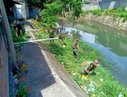 Puluhan Prajurit Kodim 0101/KBA Bersihkan Krueng Daroy, Wujud Nyata Kepedulian Lingkungan