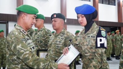 Pangdam Iskandar Muda Serahkan Penghargaan kepada Prajurit Kodam IM Berprestasi