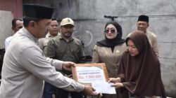 Wakil Bupati Aceh Tengah Salurkan Bantuan Korban Kebakaran Kebayakan