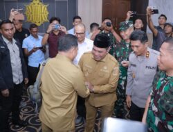 Bupati Syech Muharram Sambut Kedatangan Mendagri Tito Karnavian di Bandara SIM