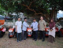 Perkuat Ketahanan Pangan, Pemkab Aceh Besar Salurkan Puluhan Aksintan untuk Kelompok Tani