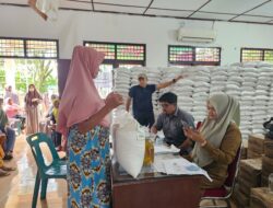 Ratusan Warga di Balohan Sabang Terima Bantuan Pangan Berupa Beras dan Migor