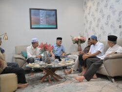 Gubernur Mualem Takziah ke Rumah Duka Mantan Gubernur Aceh dr. Zaini Abdullah