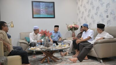 Gubernur Mualem Takziah ke Rumah Duka Mantan Gubernur Aceh dr. Zaini Abdullah