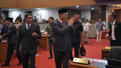 Sekda Aceh Hadiri Rapat Paripurna Persetujuan Tiga Raqan Inisiatif DPRA