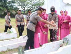 Jelang Hari Bhayangkara ke-80, Polres Aceh Singkil Gelar Upacara Ziarah dan Tabur Bunga di TMP