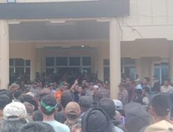 Tuntut Kejelasan Jadup, Ribuan Warga Aceh Singkil Demo Ke Kantor Bupati