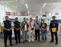 Tindak Lanjut Hasil Operasi Gabungan, Kantor Imigrasi Meulaboh Deportasi Empat Warga Negara China