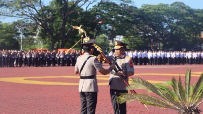 Sertijab Kapolda Aceh, Irjen Pol Marzuki Ali Basyah Serahkan Pataka “Machdum Sakti” kepada Irjen Pol. Ruddi Setiawan