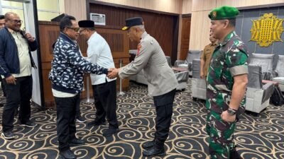 Wakapolda Aceh Sambut Kedatangan Mendagri Muhammad Tito Karnavian di Bandara SIM