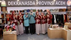 Ketua Dekranasda Aceh Tinjau Stand Aceh di Pameran Kriya dan Wastra HUT Dekranas ke-46