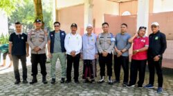 Satpol PP dan WH Aceh Besar Gelar Gotong Royong Aksi Indonesia ASRI di Masjid Jamik Babussalam Lamteungoh