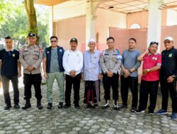 Satpol PP dan WH Aceh Besar Gelar Gotong Royong Aksi Indonesia ASRI di Masjid Jamik Babussalam Lamteungoh