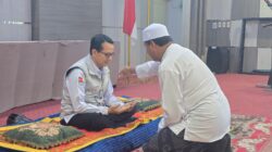 Pengprov Perpani Aceh Peusijuek Rektor UTU Prof Nyak Amir