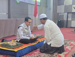 Pengprov Perpani Aceh Peusijuek Rektor UTU Prof Nyak Amir