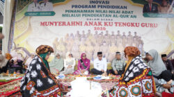 Ribuan Murid SD dan SMP di Aceh Tengah Ikuti Prosesi Adat Penyerahan ke Guru