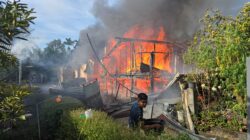 Rumah Kayu di Gampong Lampreh Lamteungoh Ludes Terbakar, Tiga Petugas Damkar Alami Luka Ringan