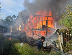 Rumah Kayu di Gampong Lampreh Lamteungoh Ludes Terbakar, Tiga Petugas Damkar Alami Luka Ringan
