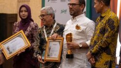 Terima Pimred Award, Nasir Djamil: Pers Harus Kembali ke Rakyat