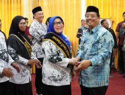 Hj Habibahtussania, istri Bupati Oyon dikukuhkan Sebagai Ibunda Guru Aceh Singkil