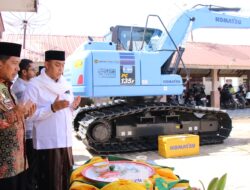 Bupati Sibral Dampingi Abiya Anwar Peusijuk Beco Bantuan KKP di DKP Pijay