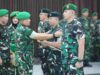 Kasdam IM Pimpin Sertijab Pejabat Kodam Iskandar Muda dan Serahkan Penghargaan untuk Dua Prajurit Berprestasi