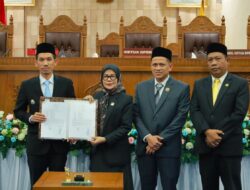Bupati Aceh Barat Hadiri Penyampaian Pendapat Akhir Fraksi Terhadap Rancangan KUA PPAS Tahun 2027