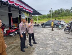 Kapolres Aceh Singkil Sosialisasikan Keselamatan Berlalu Lintas serta Bagikan Helm dan Bendera Merah Putih