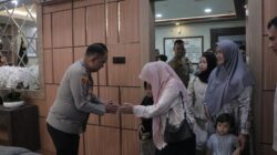 Kapolda Aceh Serahkan Jaminan Kecelakaan Kerja kepada Keluarga Alm. Bripka Kurniadi