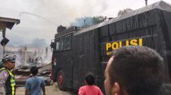 Quick Respons Brimob Padamkan Kebakaran, Tiga Bangunan Warga Ludes Terbakar di Subulussalam