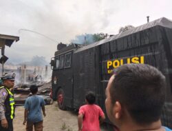 Quick Respons Brimob Padamkan Kebakaran, Tiga Bangunan Warga Ludes Terbakar di Subulussalam