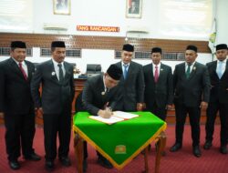 Hadiri Rapat Paripurna DPRK, Bupati Syech Muharram: Pemkab Aceh Besar Prioritaskan Peningkatan Kesejahteraan Rakyat