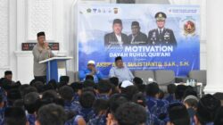 Kapolres Aceh Barat Motivasi Santri Dayah Ruhul Qur’ani, Dorong Generasi Muda Berani Raih Cita-Cita