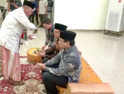 Dua Rektor di Aceh Dipeusijuek, Bupati Syech Muharram: Peusijuek Salah Satu Tradisi Masyarakat Aceh