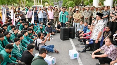 Terima Demo Mahasiswa USK, Plt Sekda Aceh: Kami Tidak Eksklusif, Komunikasi Terbuka Setiap Saat