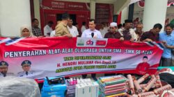 Anggota DPRA Hendri Muliana Serahkan Bantuan Sarana Olahraga SMA/SMK Se-Aceh