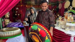 Kunjungi Stand Expo UMKM HUT ke-515 Pidie, Wagub Aceh Belanja Produk Lokal