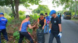 Sekda Aceh Barat Pimpin Gotong Royong Dalam Rangka Indonesia ASRI Bersama ASN di Ujong Karang